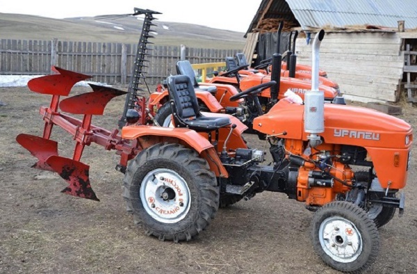 вопрос цены трактора Уралец 220 волнует многих фермеров